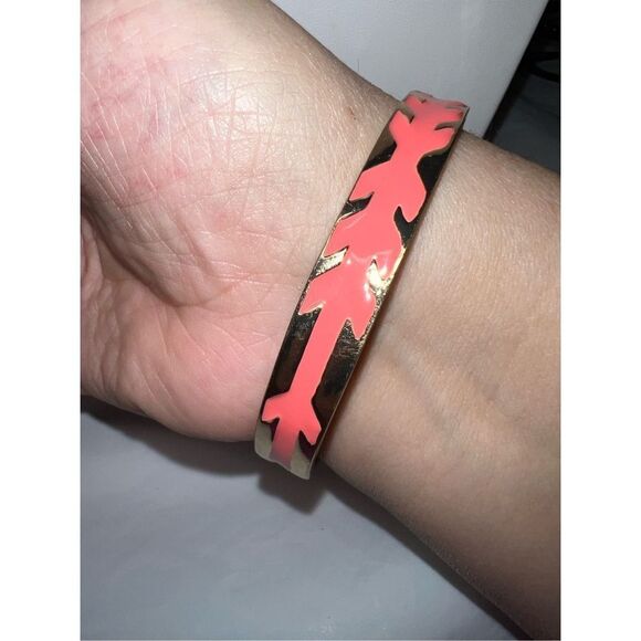 Gold Tone‎ and Pink Enameled Arrow Bangle Bracelet - Picture 3 of 5